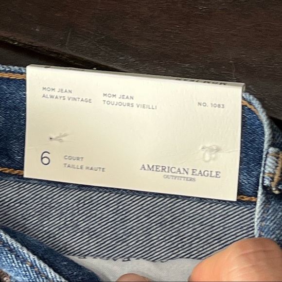 NWT American Eagle women's Mom Jean  medium wash Size 6S High Rise - Picture 9 of 12